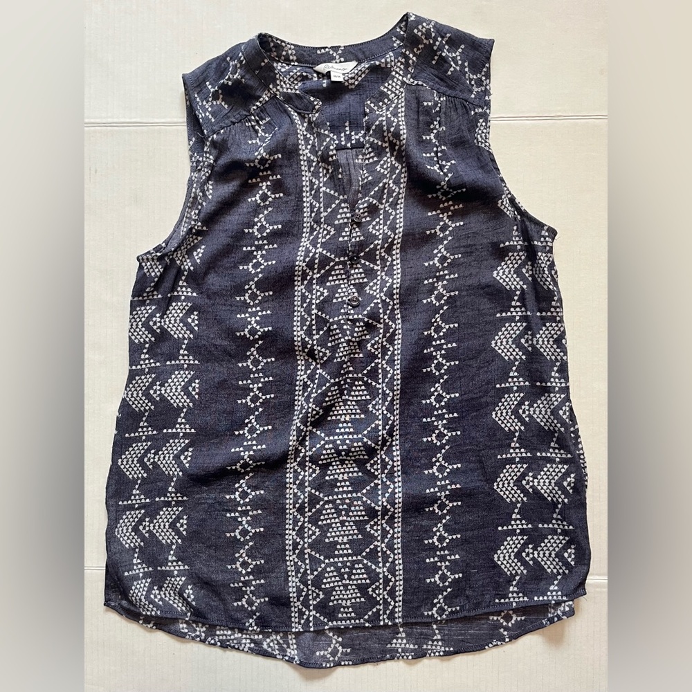 Reitmans Blue and White Patterned Top